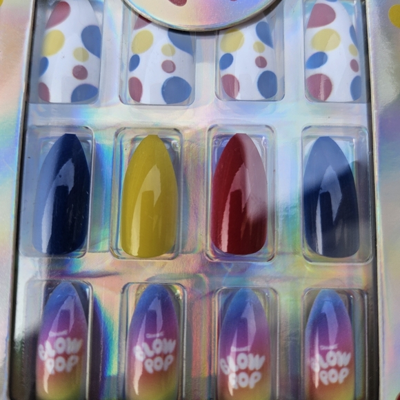 NWT/NEW Charms Blow Pop Press-On Nails 24-Pieces, Pre-Glued, Removable - Picture 2 of 3